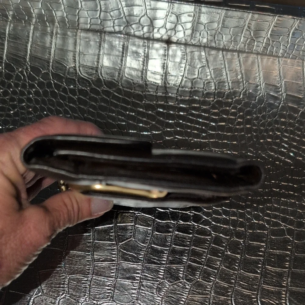 Brown Buxton Wallet With Kisslock Coin Compartment